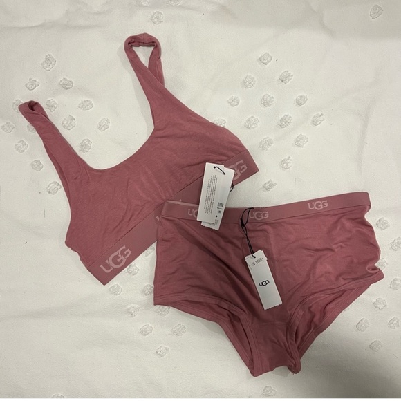 UGG Lounge Set - Picture 2 of 3